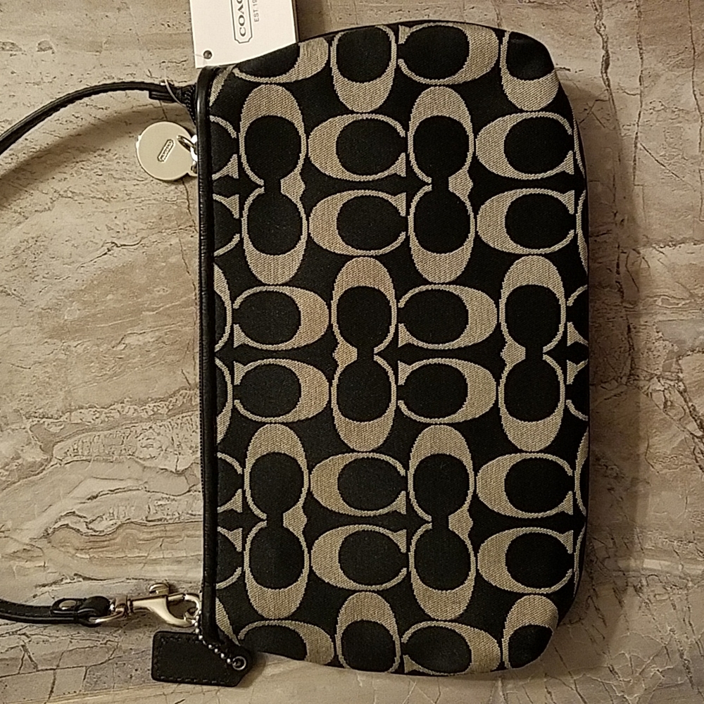 New! Coach Black & Cream Large Wristlet - Picture 7 of 11